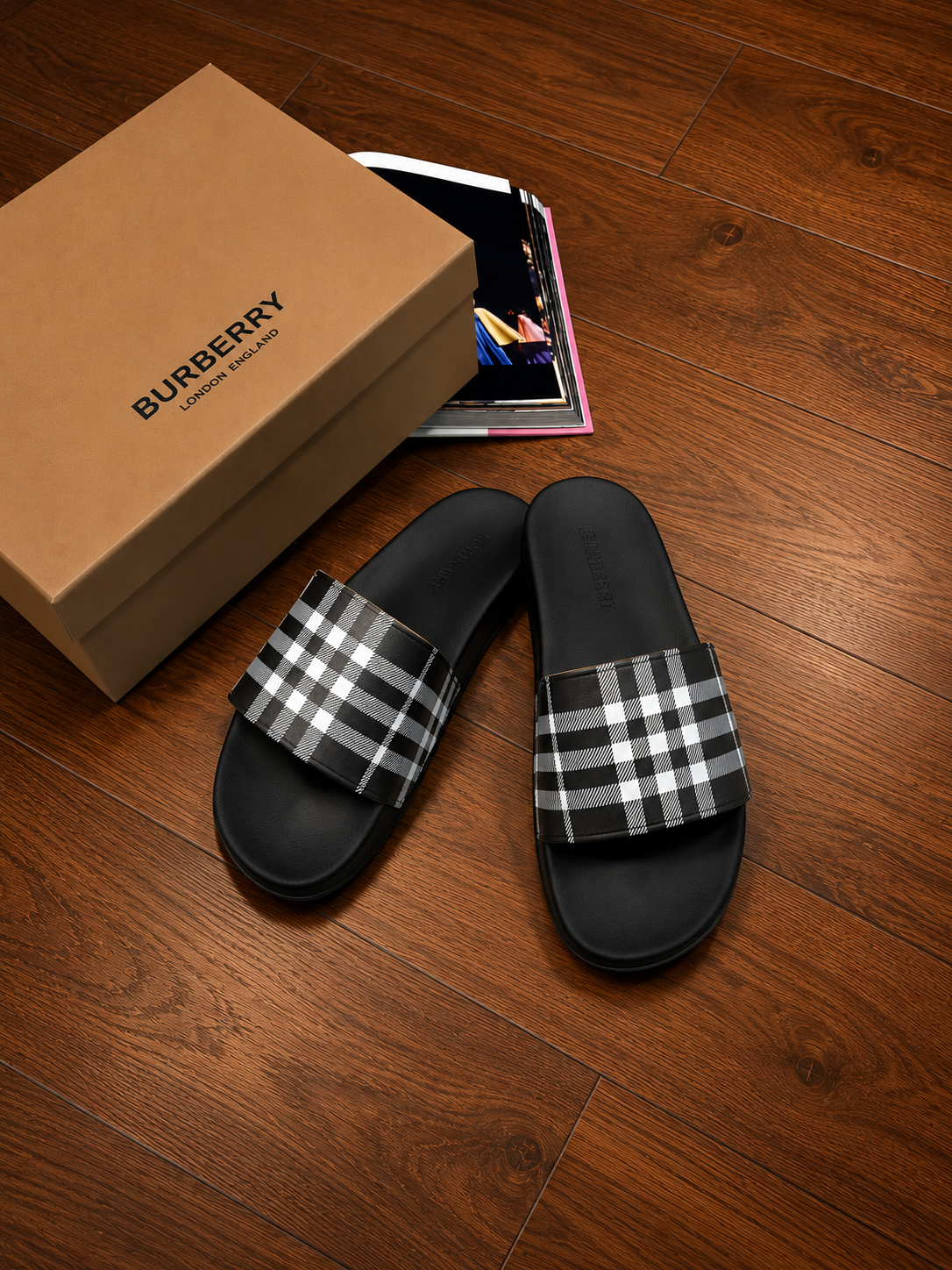 BURBERRY SLIDERS - BLACK/WHITE